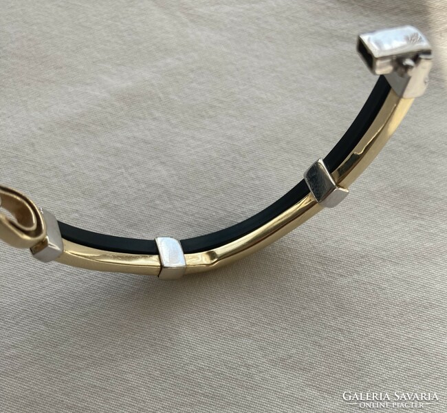Men's gold bracelet with rubber
