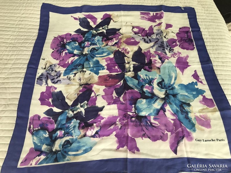 Guy Laroche Paris selyemkendő színes virágokkal, 82 x 82 cm