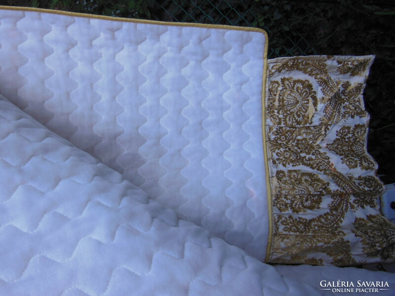 Bedspread - 212 x 205 cm + 32 - 32 cm frill - gold - white - German - flawless