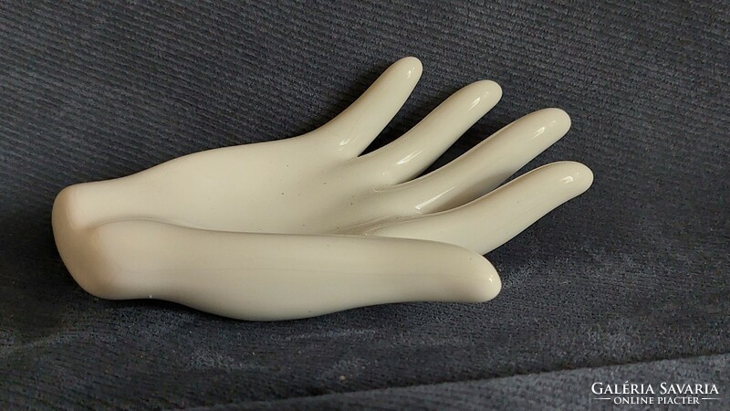 Porcelán kéz