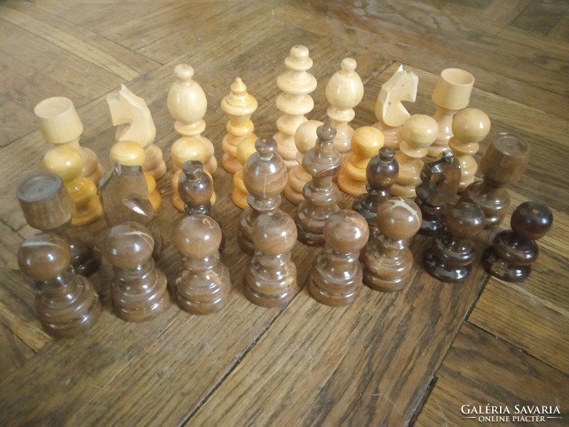 Gyönyörű klasszikus faragott fa sakk figurák