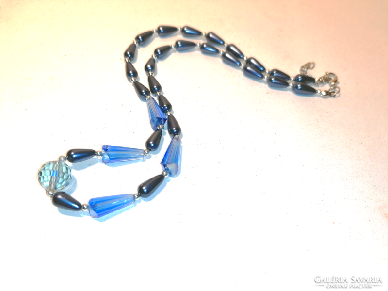 Blue string of beads (698)