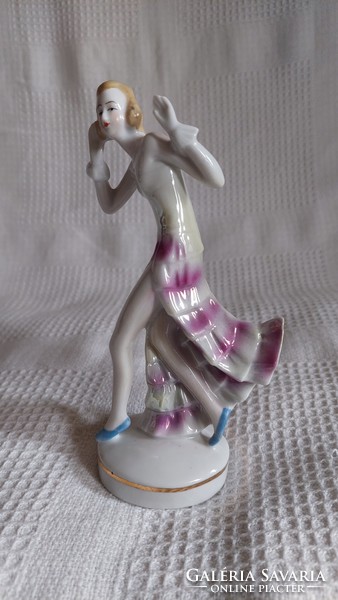 Foreign porcelán hölgy szobor