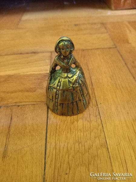 Réznyelves antik réz kisasszony csengő (6,2x4,3 cm)