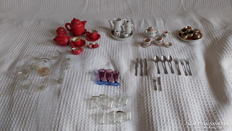 Miniatűr italos készletek, porcelán, üveg babaház kiegészítő