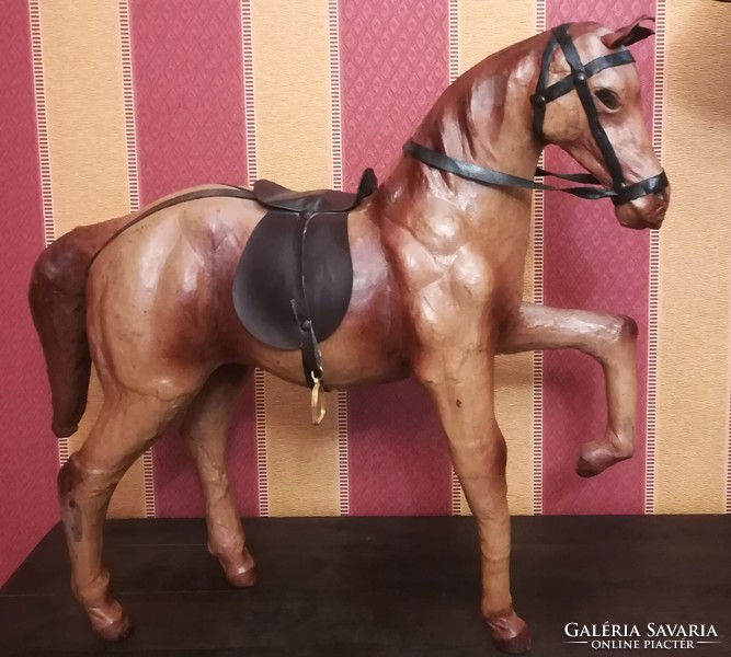 Hatalmas bőr ló, gyönyörűen kidolgozott, formás 50*45 cm