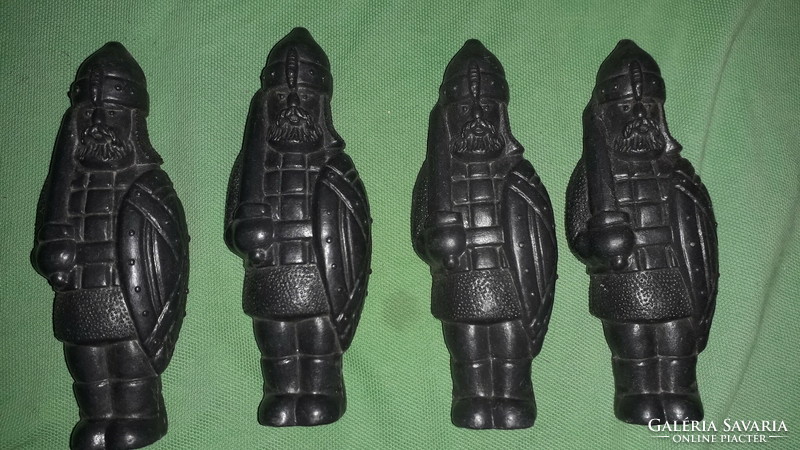 Antique traffic goods 1950s cccp Russian hollow molded plastic knight toy soldiers in one according to the pictures