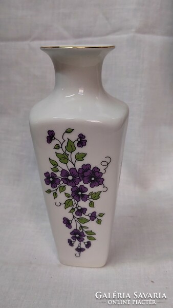 Zsolnay porcelán szögletes váza ibolya mintával