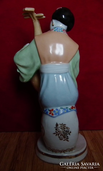 Porcelain geisha with plucked instrument 20.5 cm