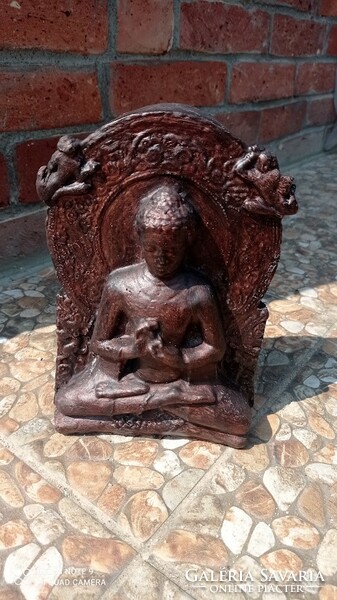A small Buddha statue, a meditating Buddha figure, a decoration of the sanctuary