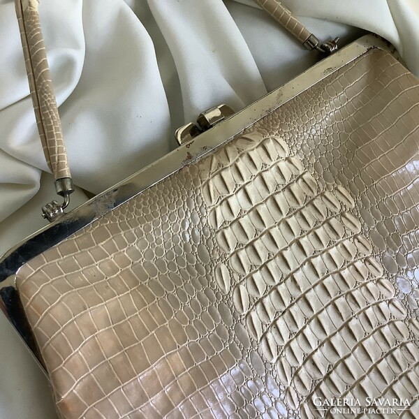 Krokodilbőr táska fehér bézs színű vintage divat kiegészítő retikül