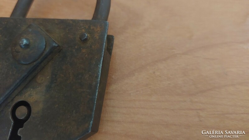 (K) interesting old padlock