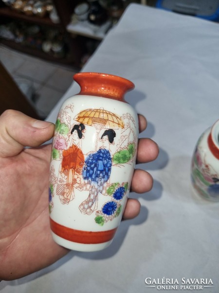 2 Japanese porcelain vases
