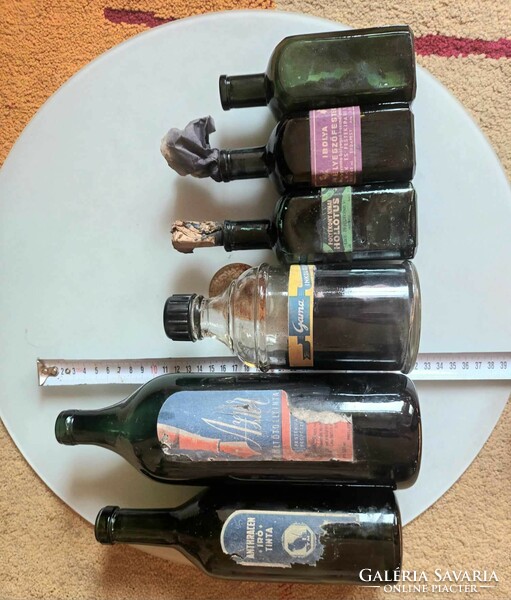 Antik tintás cimkés üvegek