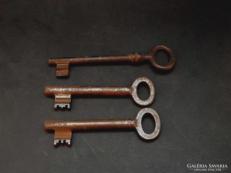 Antique keys, 3 in one, 9.3 - 11.4 cm