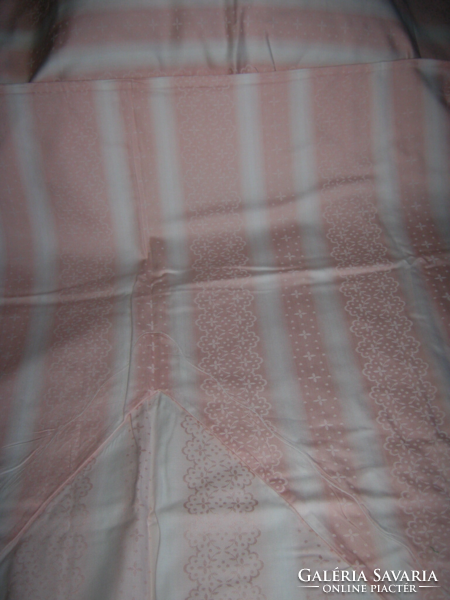 Old damask mirrored duvet cover and pillowcase in good condition