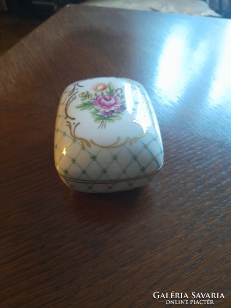 Hollóházi porcelán bonbonier aranyozott virágmintás dekorral