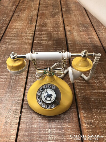 Antique style phone. Works!!