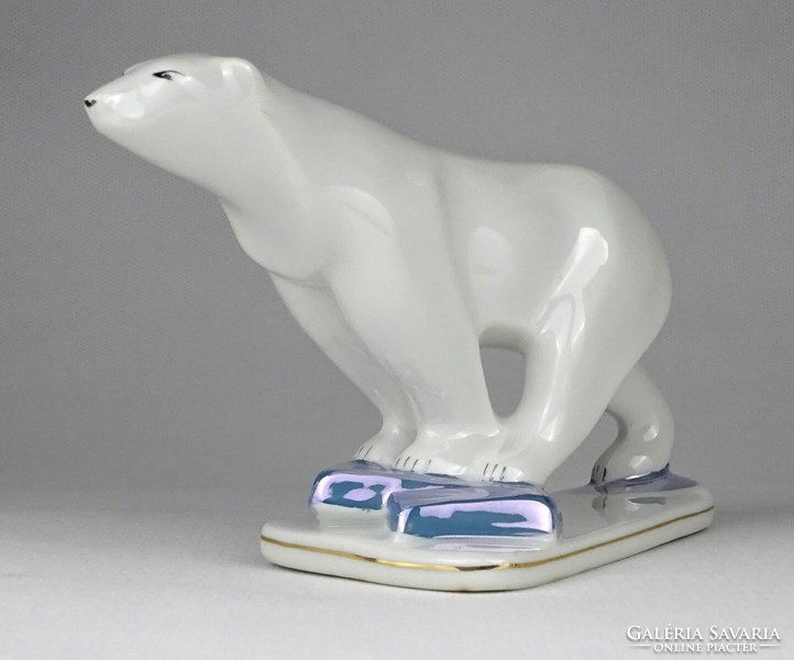 1O023 Régi jelzett porcelán jegesmedve figura 16.5 cm