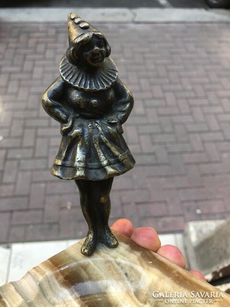 Art deco bronz szobor, bohóc lány, 17 cm-es alkotás.