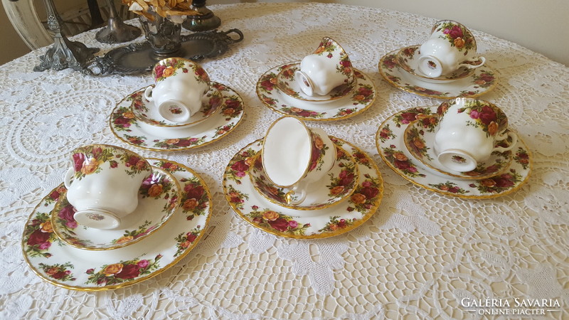 Beautiful, royal albert old country roses breakfast set of 6 pieces.