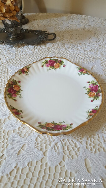 Beautiful royal albert old country roses serving bowl with handles