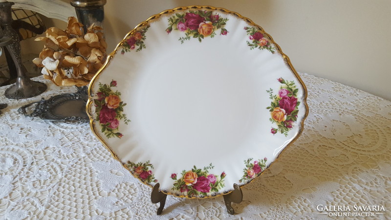 Beautiful royal albert old country roses serving bowl with handles