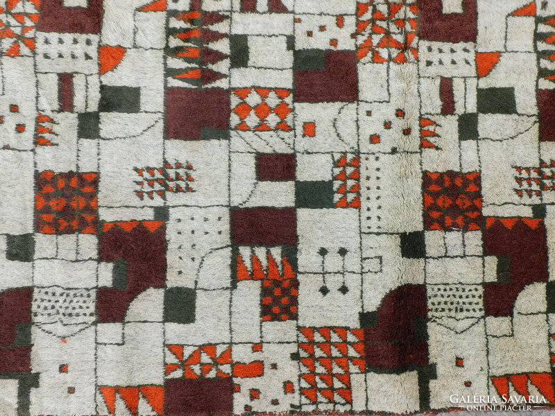 Retro applied art silk carpet/wall protector with geometric pattern 184x73 cm