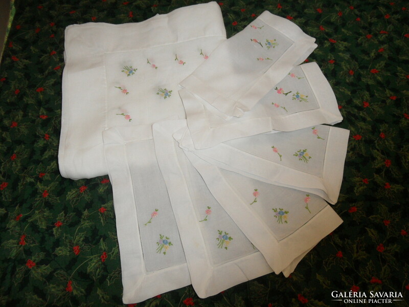 Antique, old hand-embroidered tablecloth + 6 pcs. Napkin