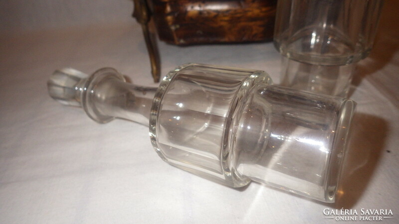 Régi asztali fűszerkínáló különlegesség üvegekkel