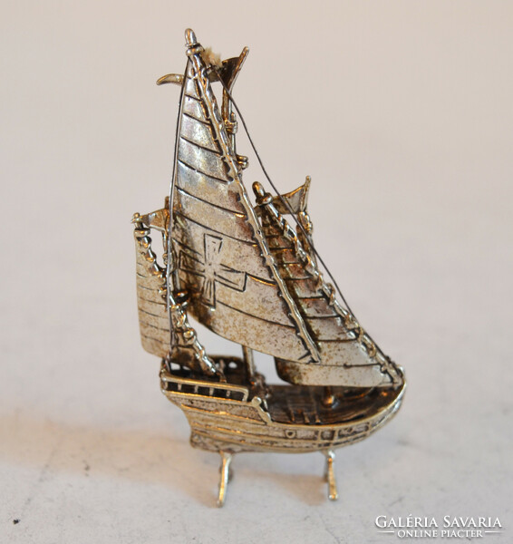 Silver miniature ship (e05)