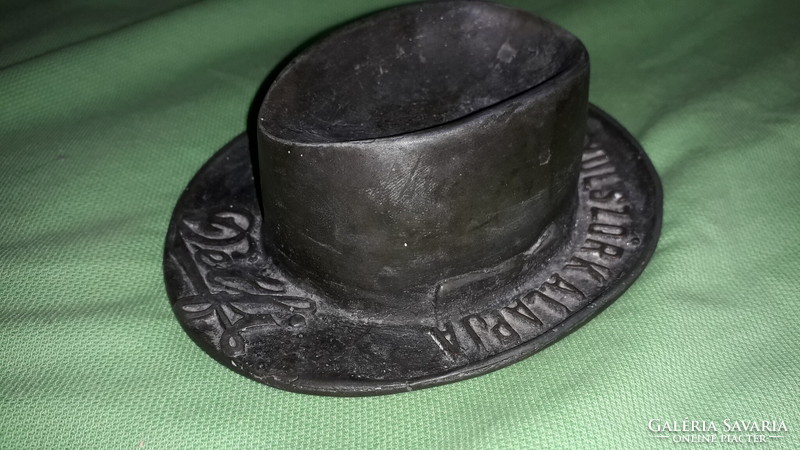 Antique - delfi - gentleman's rabbit hair hat advertisement heavy metal table decoration ashtray as shown in the pictures