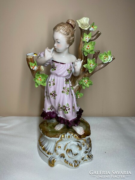 Porcelain lady figure next to a log with a gilded base, 23 cm
