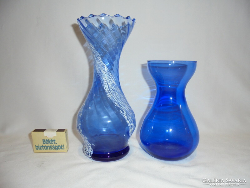 Két darab kék üveg váza - együtt