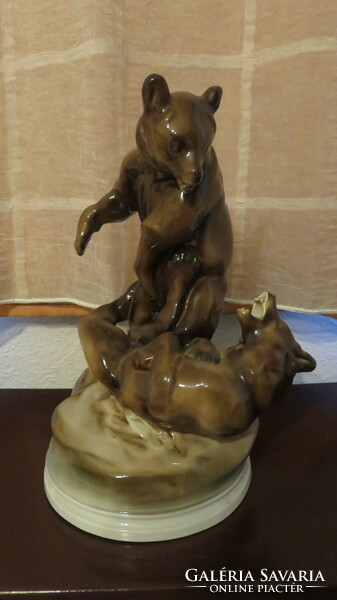Zsolnay playing and fighting bears, 31 cm