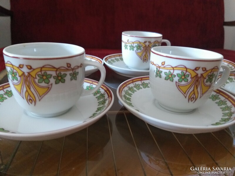 Hollóház coffee cups, with a rare art nouveau pattern