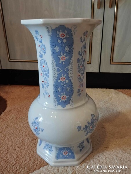 Lichte német porcelán váza