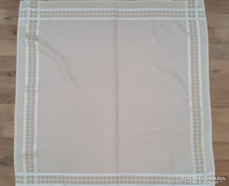 Woven tablecloth 75x75 cm