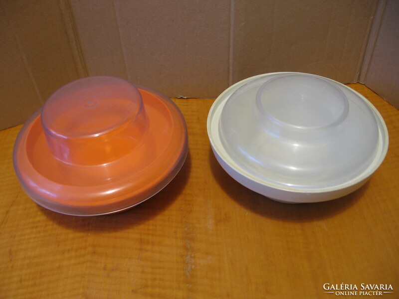 Retro heat-retaining plastic plates with lids stierlen and hepp