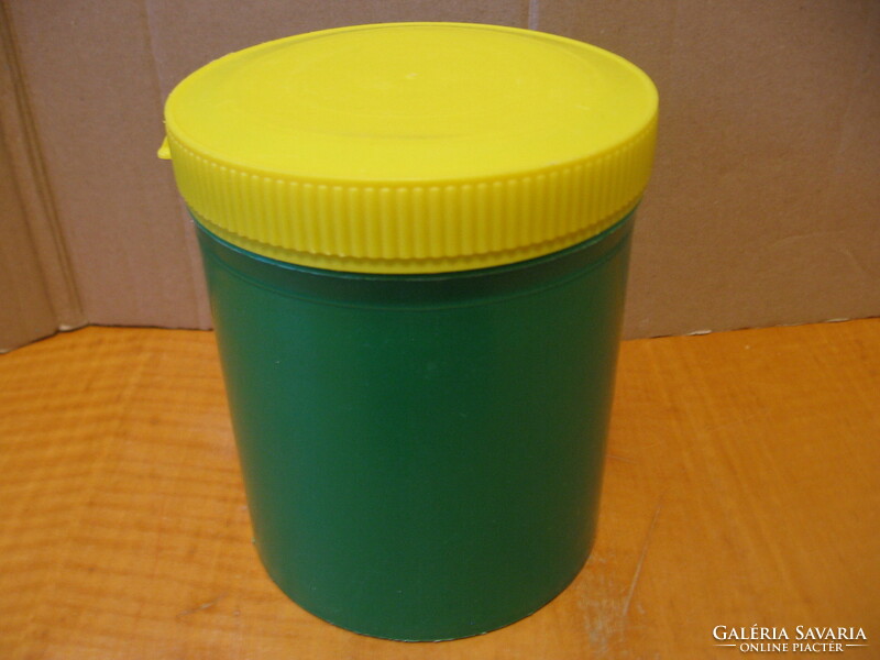 Retro miköv plastic box, green and yellow, from the 70s and 80s