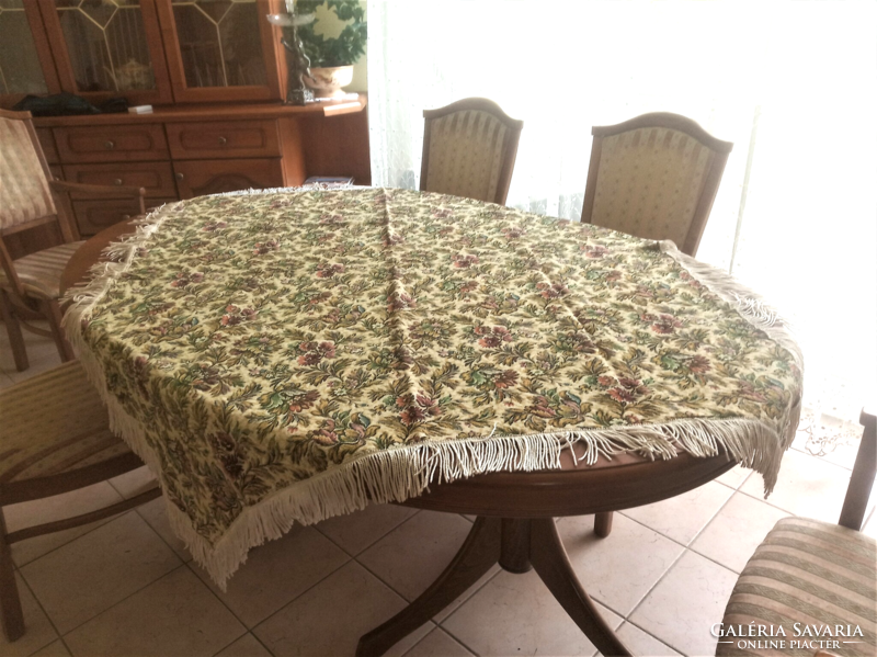Tapestry woven tablecloth with fringe - 135x150 cm