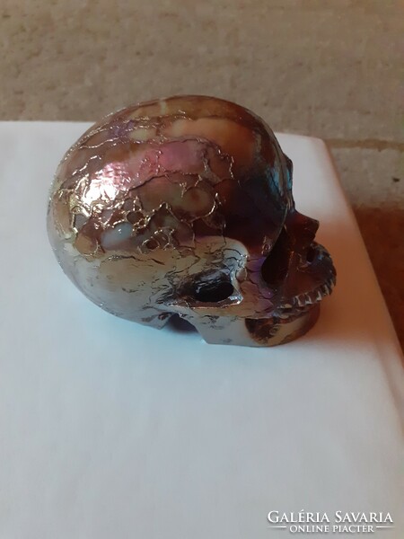 Aura titán ásvány koponya