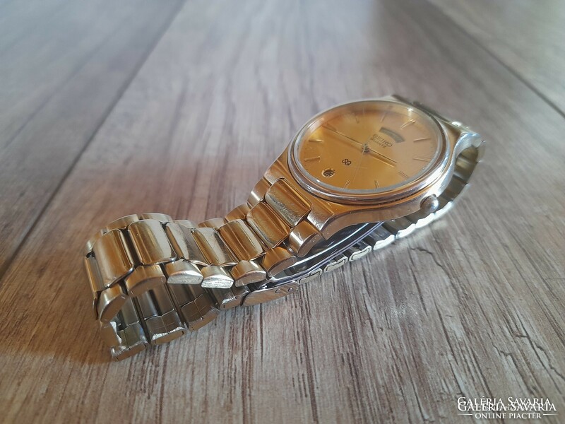 Old seiko quartz men's watch