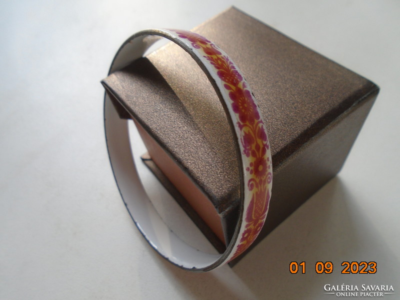 Enameled vintage bracelet with folk flower pattern