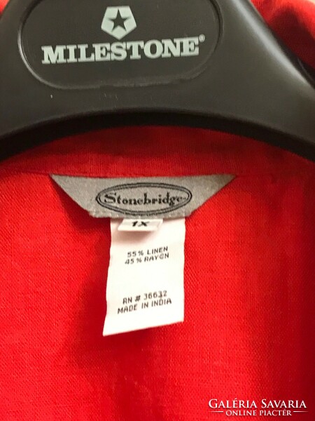 Stonebridge branded, brand new top with buttons on the front. Made in India. 55% Linen 45% Rayen L.