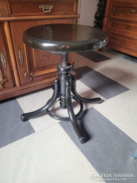 Thonet forgó szék