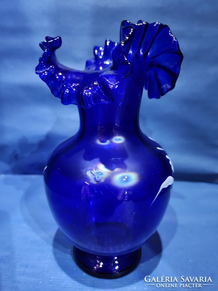 Glass vase with ruffled edge antique broken flower decor