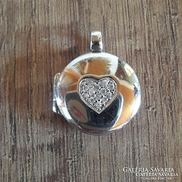 Silver photo pendant with heart decoration
