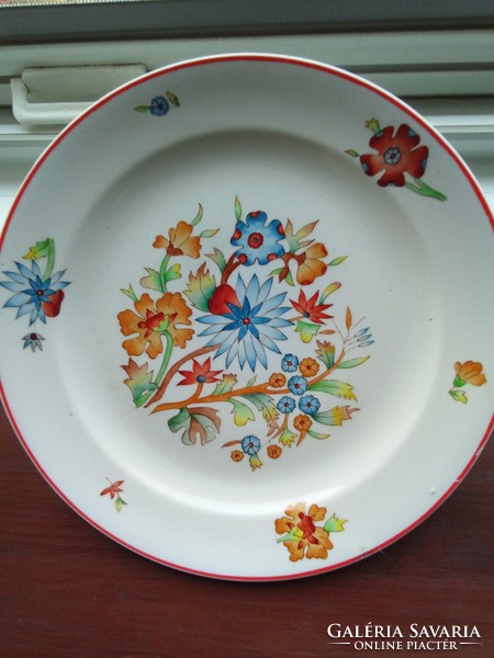 Zsolnay wall plate with flower pattern