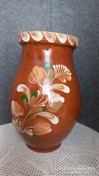 Régi Hódmezővásárhelyi nagyméretű 27 cm majolika,kézi festésű váza,jelzett, nyílása 14 cm,